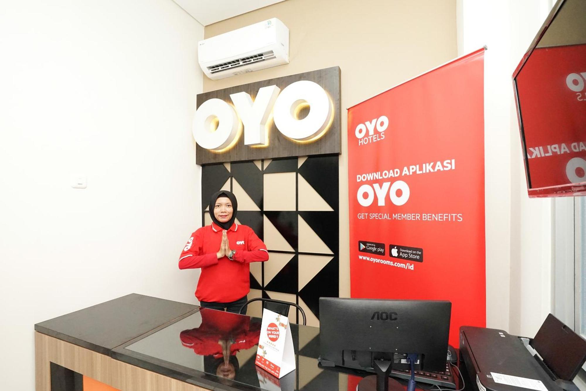 Oyo614格拉哈8号伊斯兰酒店 泗水 外观 照片