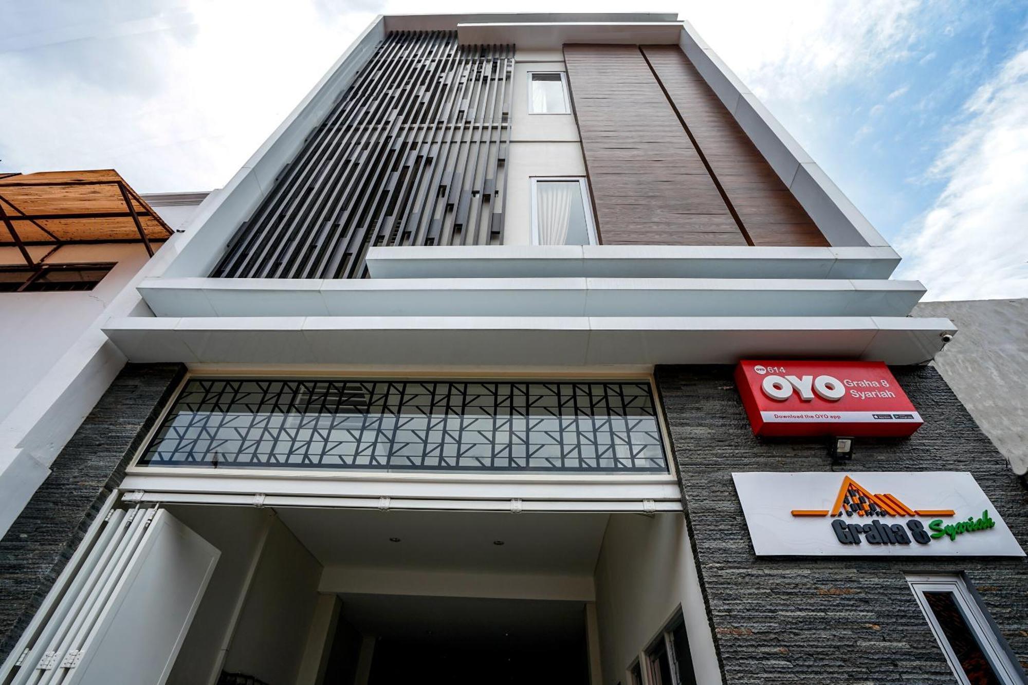 Oyo614格拉哈8号伊斯兰酒店 泗水 外观 照片